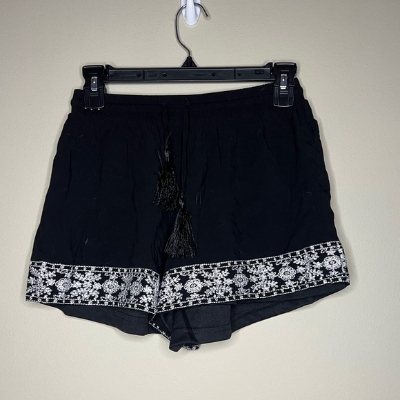 Embroidered Shorts - Picture 1 of 6